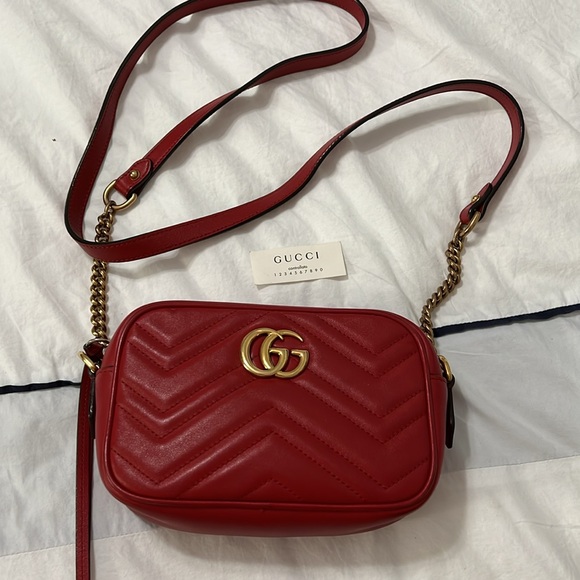 Gucci Red and Gold Marmont Matelasse Soft Leather Mini Shoulder
Bag - Picture 6 of 10